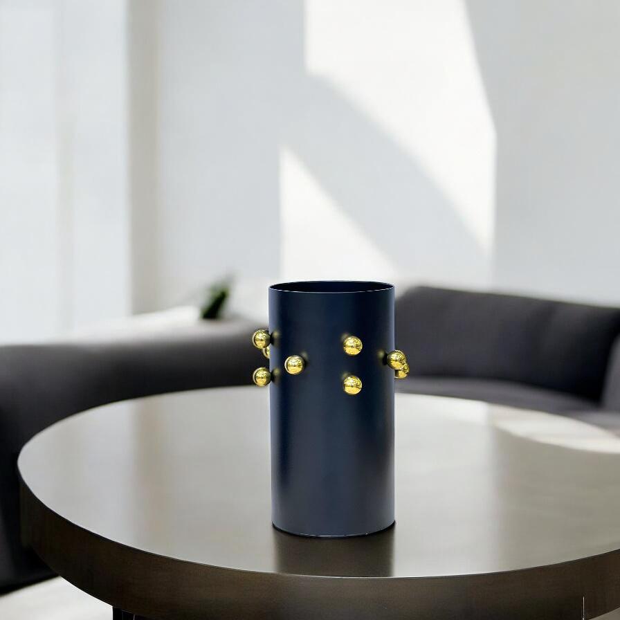 Metal vase (medium)