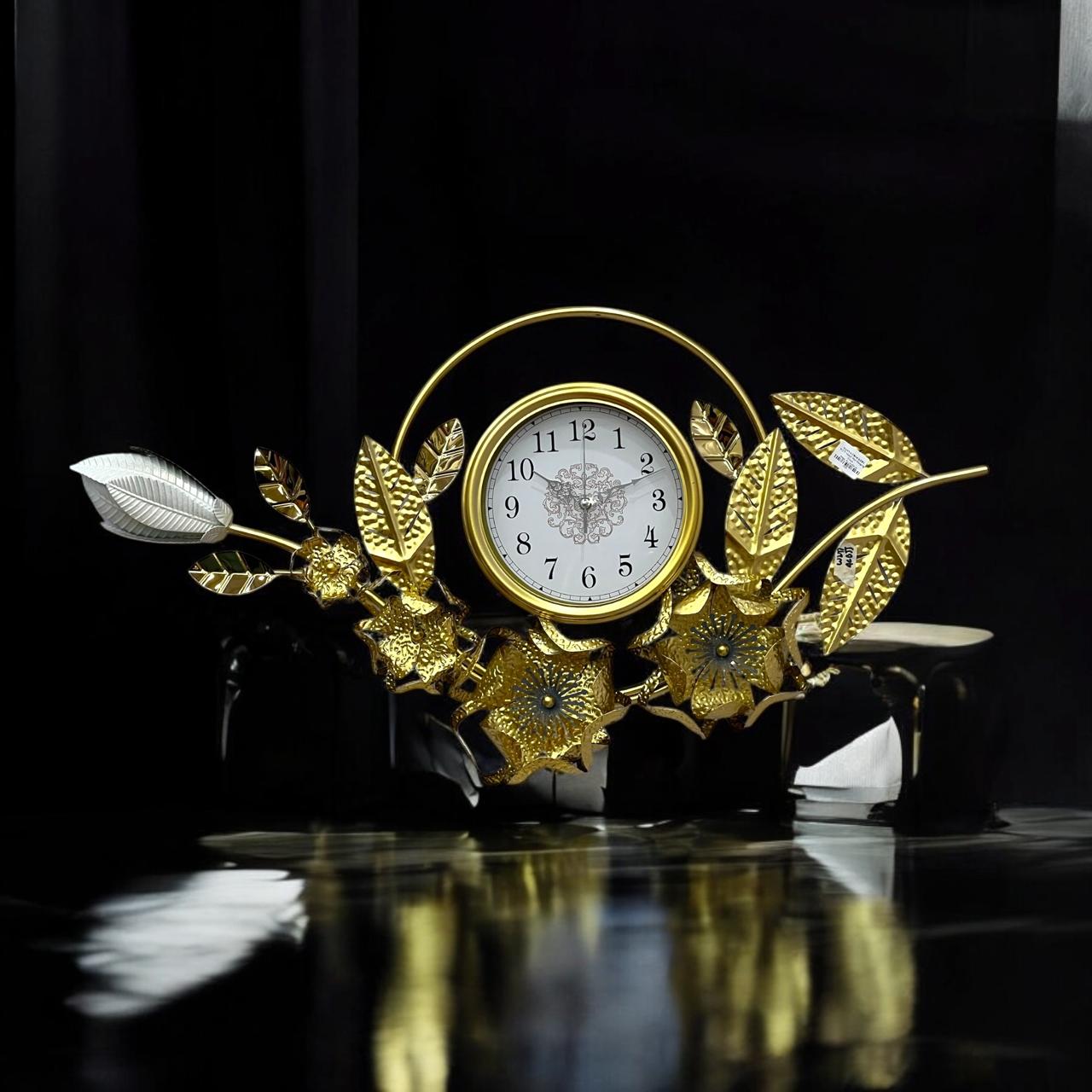 wall hanging with clock metal décor