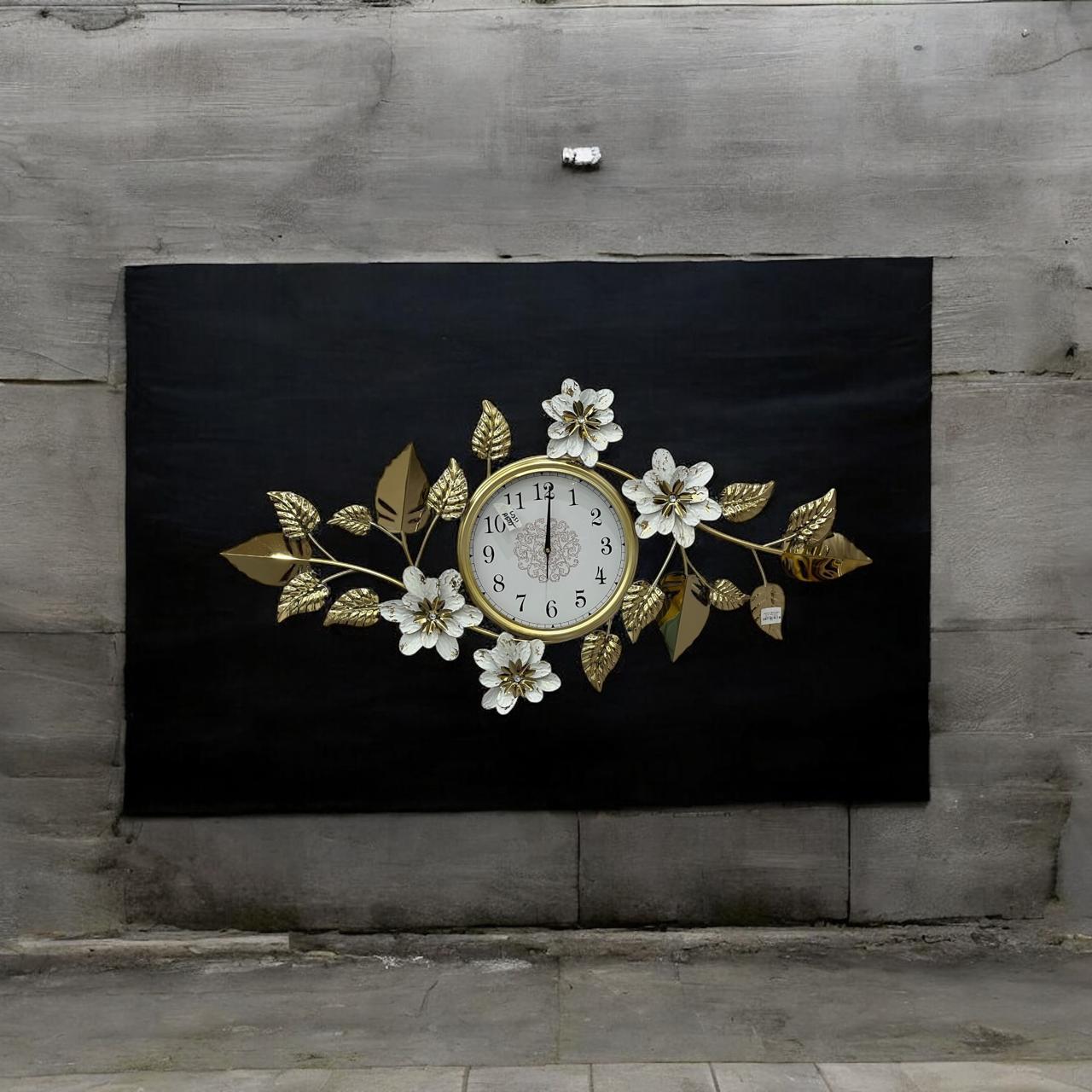 wall hanging with clock metal décor