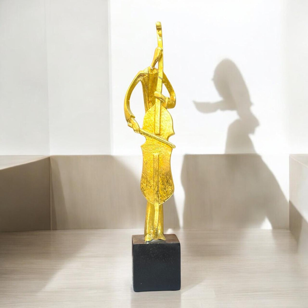 statue violen
