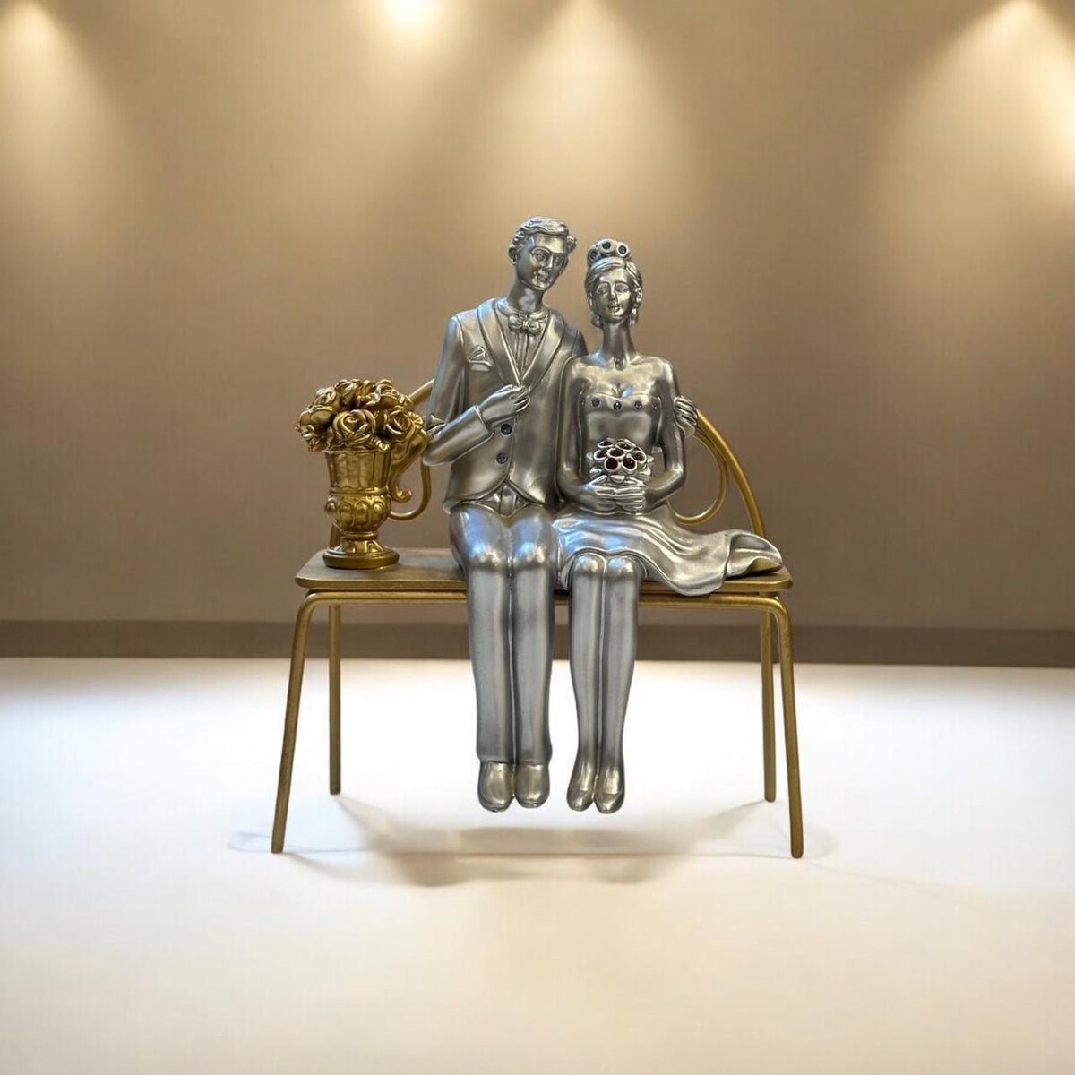 Couple statue stand