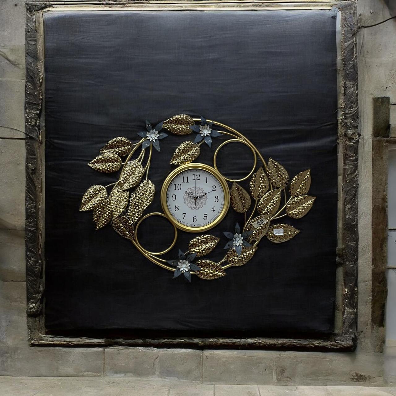 wall hanging with clock metal décor