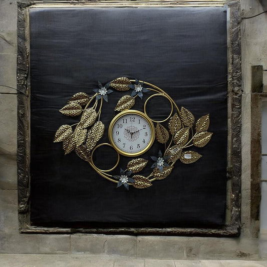 wall hanging with clock metal décor