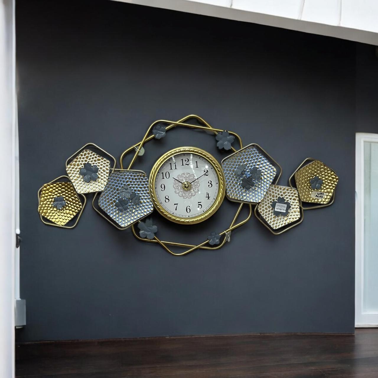 wall hanging with clock metal décor