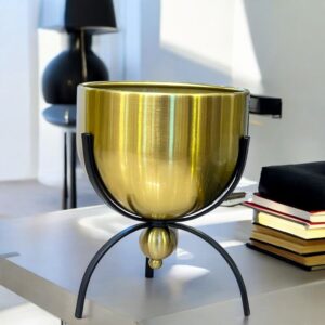 Metal vase (large)